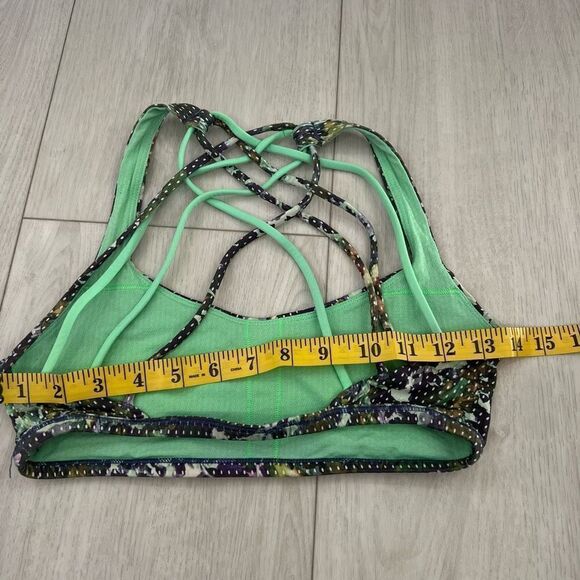 Lululemon Free To Be Wild Sports Bra size 4 - Picture 3 of 7
